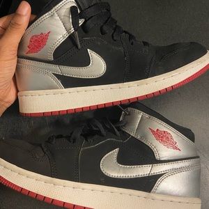 Jordan 1 Mid